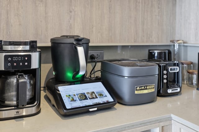 Fully equipped kitchen with Thermomix TM7, induction hob, and 2-in-1 grind-and-drip coffee maker